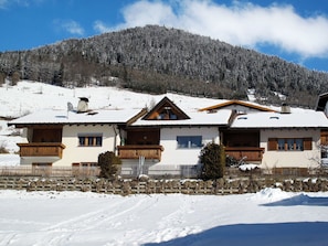 Nuage, Ciel, Neige, Montagne, Propriété, Fenêtre, Bâtiment, Maison, Pente, Gelé