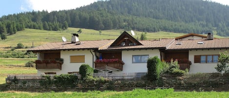 Ciel, Plante, Nuage, Propriété, Montagne, Arbre, Paysage Naturel, Montagnes, Lot Terre, Végétation