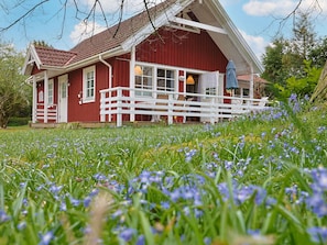 Maison, Chalet, Domicile, Toit, Ferme, Pelouse, Cour, Jardin, Siding, Biens
