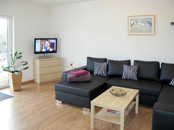 Furniture, Living Room, Room, Property, Interior Design, Couch, Table, Floor, Coffee Table, Wall
