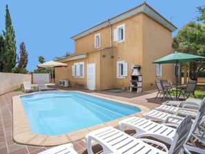 Building, Property, Plant, Sky, Window, Swimming Pool, Water, Tree, House, Shade