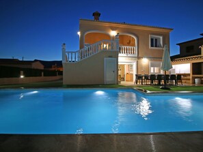 Water, Plant, Sky, Property, Building, Window, Swimming Pool, Azure, House, Shade