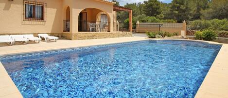 Property, Swimming Pool, Home, Real Estate, Building, House, Estate, Villa, Vacation, Residential Area