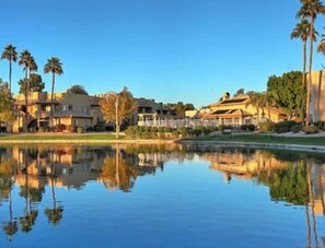 Near lake & walking path to grocery stores, cafe, & restaurants
