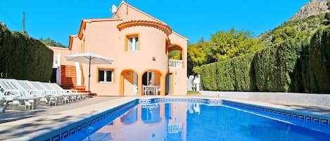 Swimming Pool, Property, Building, Villa, House, Real Estate, Estate, Resort, Vacation, Leisure