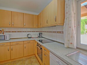 Cabinetry, Countertop, Spüle, Eigentum, Sinken, Möbel, Gebäude, Zapfhahn, Küche, Holz