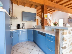 Cabinetry, Countertop, Möbel, Zapfhahn, Sinken, Spüle, Blau, Küche, Schublade, Holz