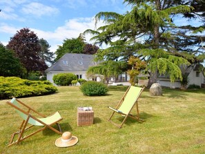 Pflanze, Möbel, Wolke, Himmel, Tabelle, Pflanzengemeinschaft, Schatten, Tisch Im Freien, Gartenmöbel, Baum