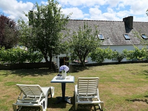 Property, Cottage, House, Tree, Grass, Yard, Garden, Lawn, Real Estate, Backyard