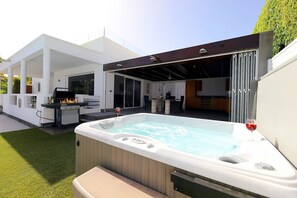 Luxury Puerto Calero Villa | Casa Nublo | 3 Bedrooms & PRivate Pool | Terrace with Seaviews | Lanzarote