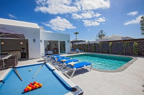 Modern Los Mojones Villa | Casa Penyas Blancas Dos | 4 bedrooms | Private Heated Pool | Puerto Del Carmen
