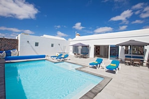 Wonderful Los Mojones Villa | Casa Penyas Blancas | Modern 6 bedroom Villa | Central Location | Lanzarote