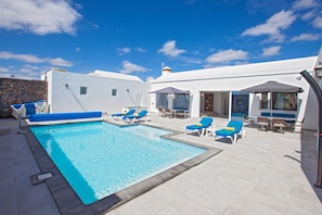 Wonderful Los Mojones Villa | Casa Penyas Blancas | Modern 6 bedroom Villa | Central Location | Lanzarote