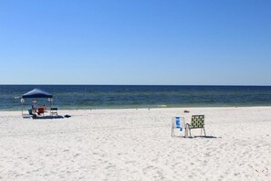 1/2 block to beach access, located on beachside of HWY 98