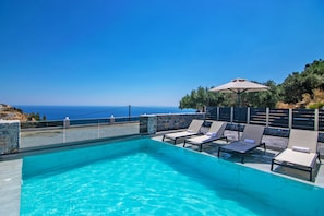 Spectacular Sea View Villa,Near Taverns & Sandy Beaches
