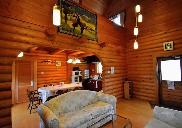 A log house where you can fully enjoy the warmth of wood and the atmosphere of logs.