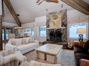 Moonshadow Lodge, Living Room, 3