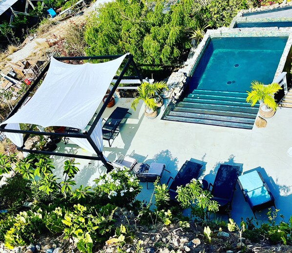 Shade or sun at the upper deck pool, 