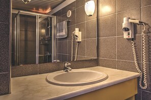 Legends Studio 201 Sidari Corfu ·bathroom