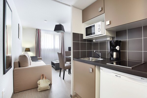 Make a meal in our cozy and charming studio!