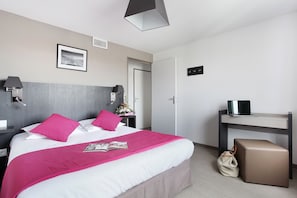 Drift to sleep in the bedroom with a Double bed.