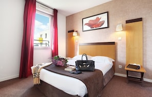 The bedroom may feature a Double bed or 2 Single beds - let us know what you prefer!