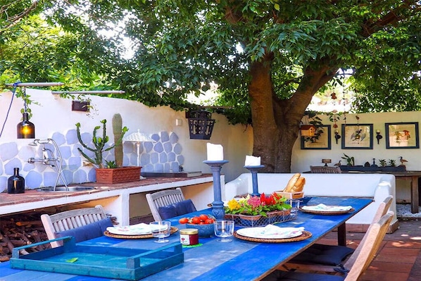 Outdoor dining