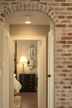 Entrance to the bedroom area...