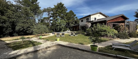 Villa bioclimatique pour 11 personnes entre les gorges de l’Ardèche et le Gard 