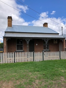 Cosy Cottage Heritage Listed