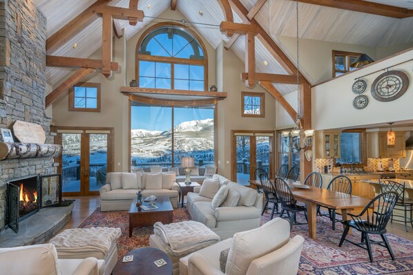 The living and dining area of this Telluride golf rental.