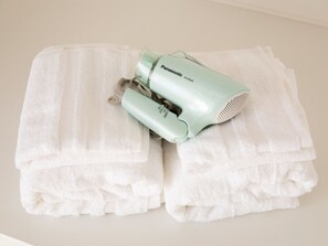 ・ Equipped with towels and hair dryers in each room