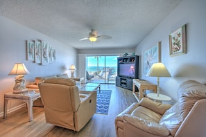 JC Resorts - Vacation Rental - Sand Dollar 105 -Indian Shores - Living Room 1