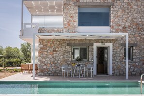 Villa Kedros /poolside