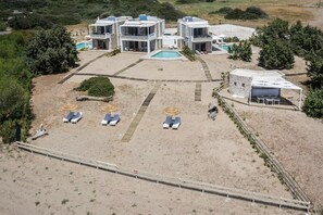 VILLA KEDROS-RIGHT/
VILLA LITHOS-MIDDLE/
VILLA AMMOS-LEFT
