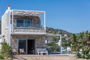 Villa Kedros/ side to Grammeno Beach