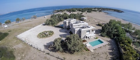 CEDAR BAY BEACHSIDE VILLAS OVERVIEW/GRAMMENO BEACH- FRONT,VOTSALO BEACH SIDE