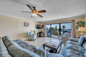 JC Resorts - Vacation Rental - Sand Dollar 204 - Indian Shores - Living Room 2