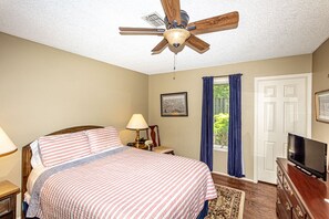 Queen Master bedroom on entry level