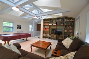 Great room with Flat screen TV with DirecTV and Roku for streaming (May 2024)
