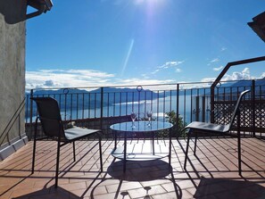 Ciel, Nuage, Table, Bleu, Ombre, Mobilier De Jardin, Chaise, Matin, Clôture, Immobilier