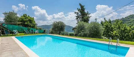 Water, Cloud, Sky, Swimming Pool, Plant, Tree, Rectangle, Building, Shade, Body Of Water