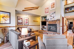 Living Room | Free WiFi | Smart TV | Heating | 2-Story Condo