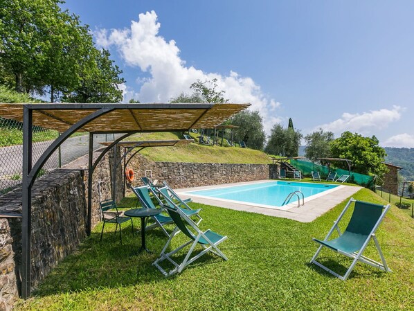 Sky, Cloud, Plant, Shade, Swimming Pool, Outdoor Furniture, Tree, Grass, Sunlounger, Leisure