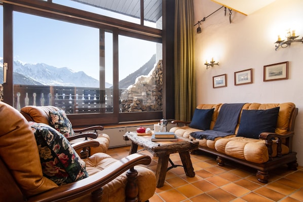 Living room with a private balcony & stunning Mont Blanc view
