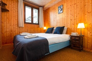 Master bedroom with a double bed