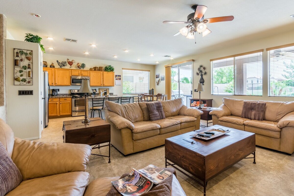 3BR ‘Mesa Haven’ w/Heated Pool on Prime Golf Lot. 3 King beds!