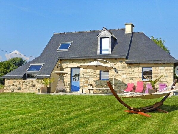 Bâtiment, Ciel, Propriété, Plante, Fenêtre, Lot Terre, Maison, Herbe, Chalet, Zone Rurale