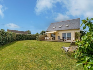 Nuage, Plante, Ciel, Bâtiment, Fenêtre, Paysage Naturel, Maison, Lot Terre, Arbre, Herbe