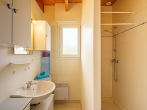 Évier, Luminaire Plomberie, Propriété, Tete De Douche, Robinet, Bâtiment, Salle De Bains, Design Intérieur, Architecture